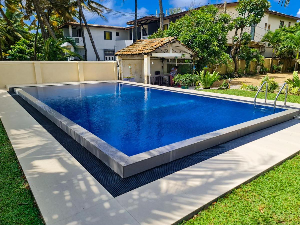 Star Beach Guest House Negombo Esterno foto