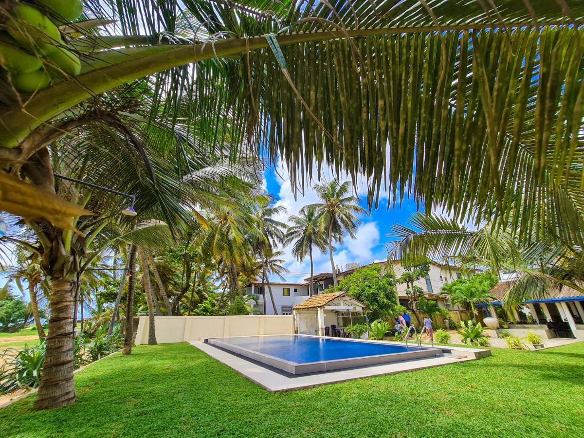 Star Beach Guest House Negombo Esterno foto