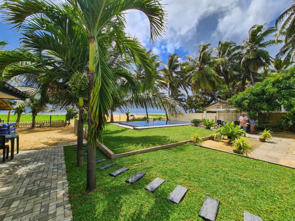 Star Beach Guest House Negombo Esterno foto