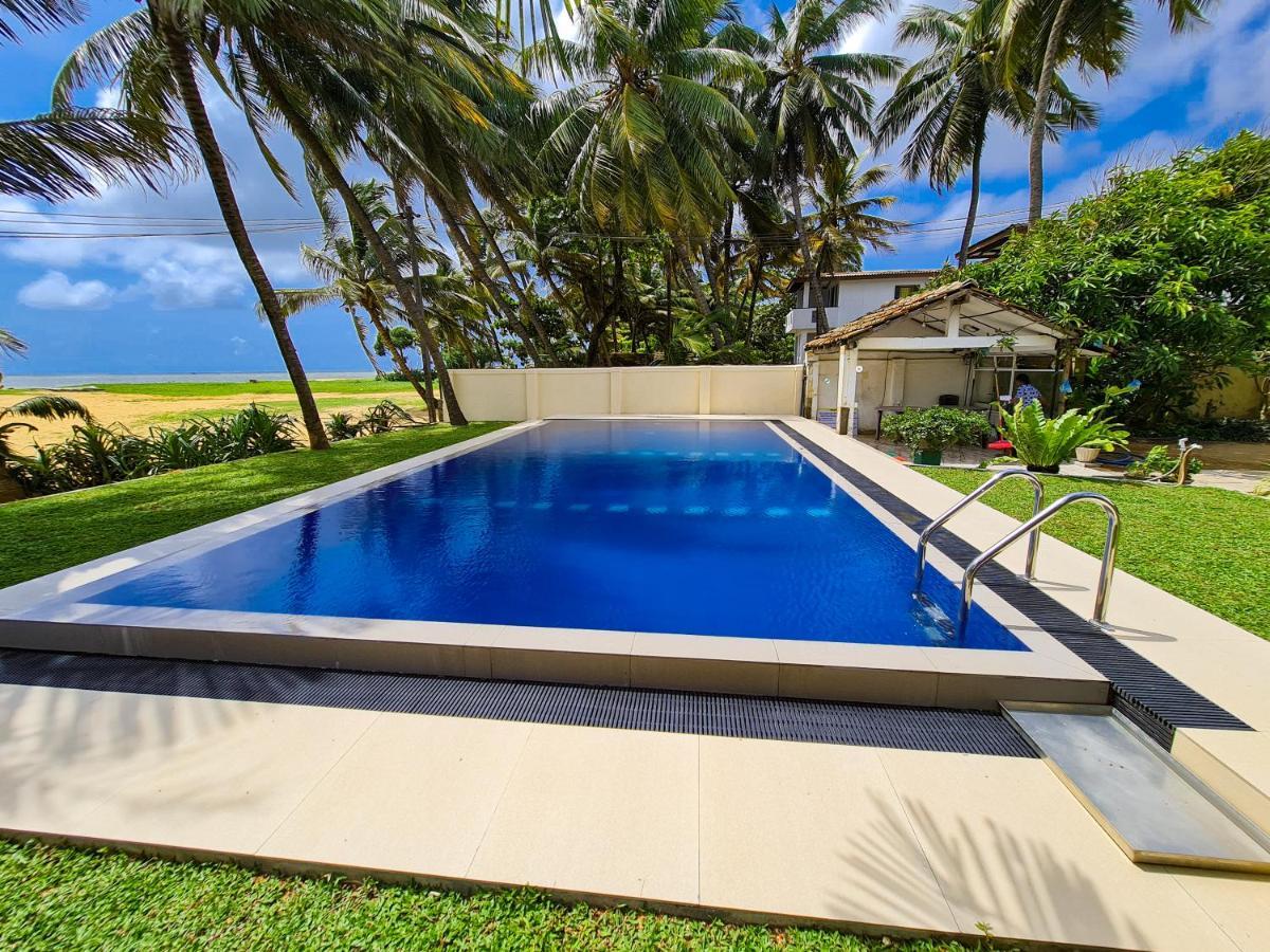 Star Beach Guest House Negombo Esterno foto