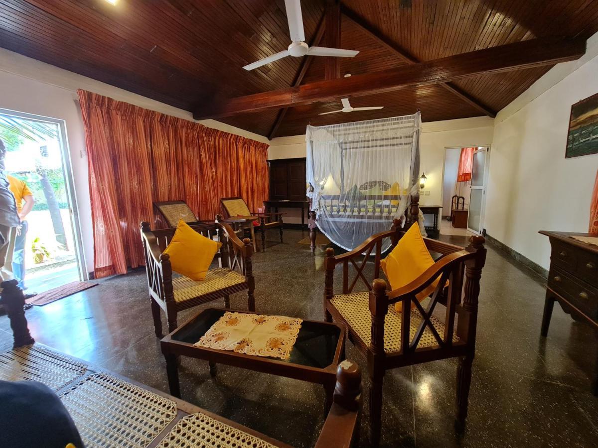 Star Beach Guest House Negombo Esterno foto