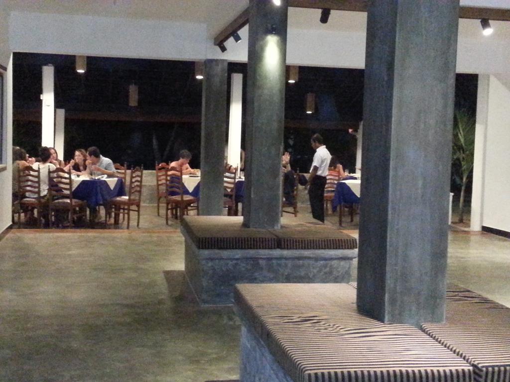 Star Beach Guest House Negombo Esterno foto