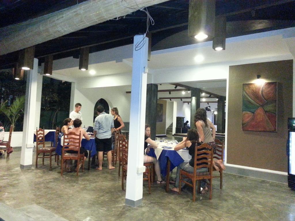 Star Beach Guest House Negombo Esterno foto