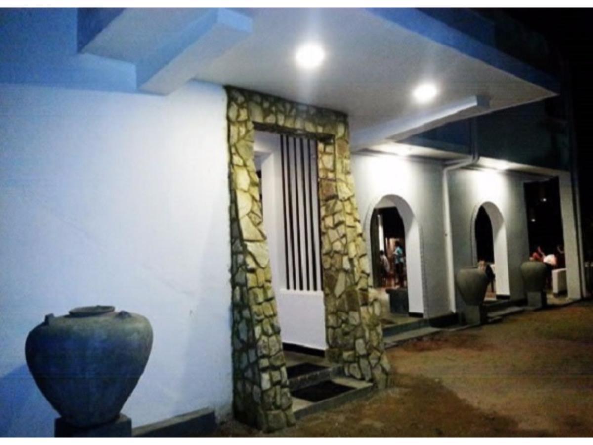 Star Beach Guest House Negombo Esterno foto