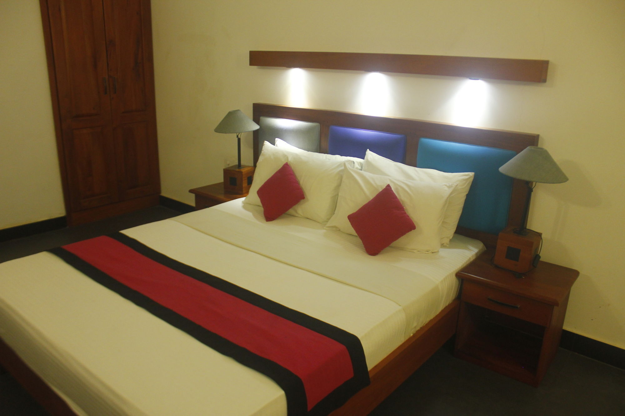 Star Beach Guest House Negombo Esterno foto