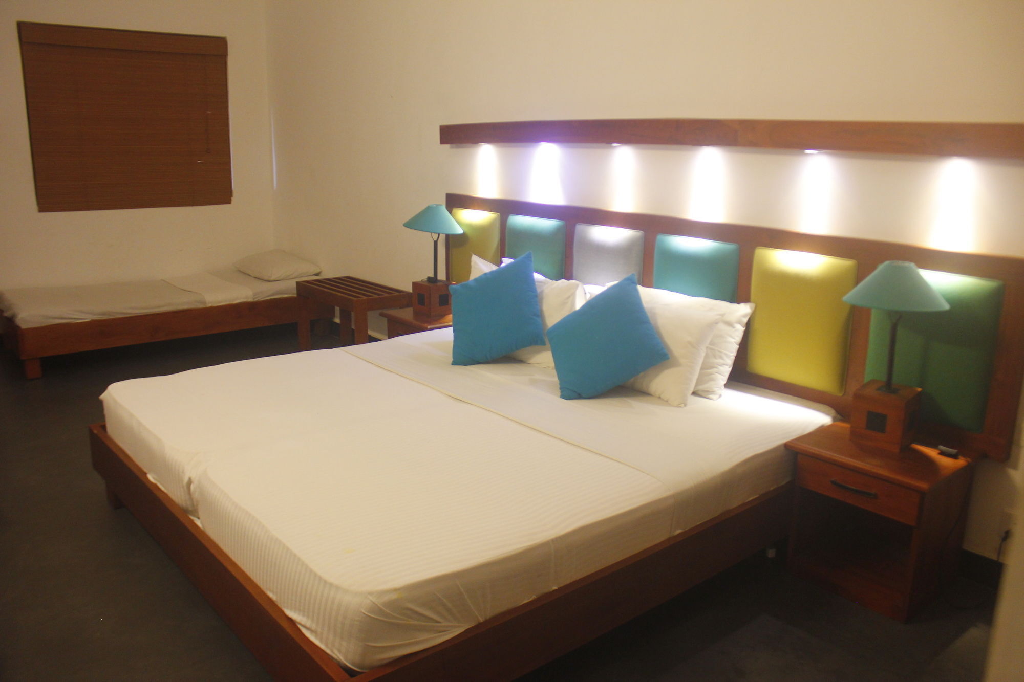 Star Beach Guest House Negombo Esterno foto