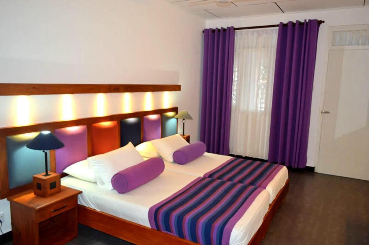 Star Beach Guest House Negombo Esterno foto