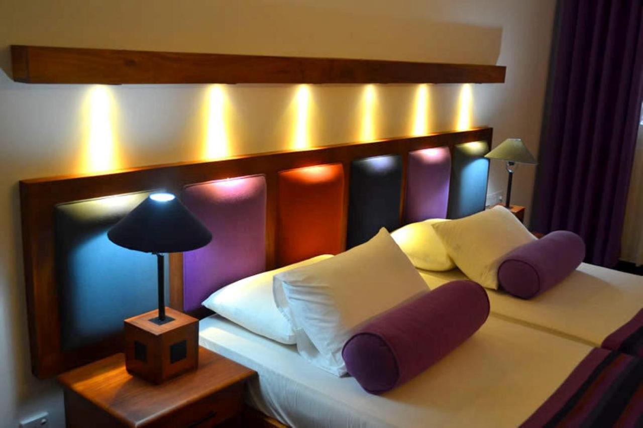 Star Beach Guest House Negombo Esterno foto