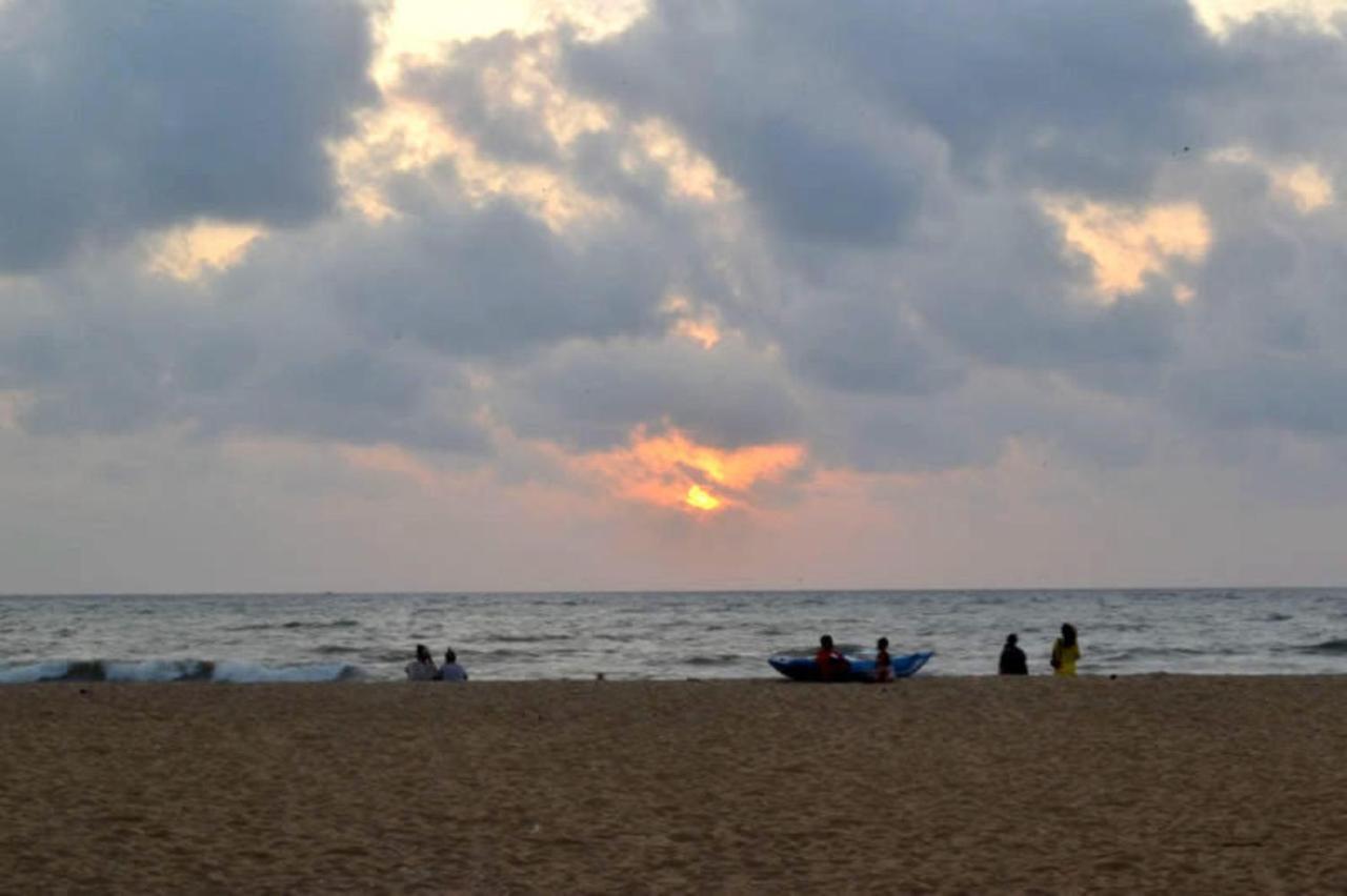 Star Beach Guest House Negombo Esterno foto