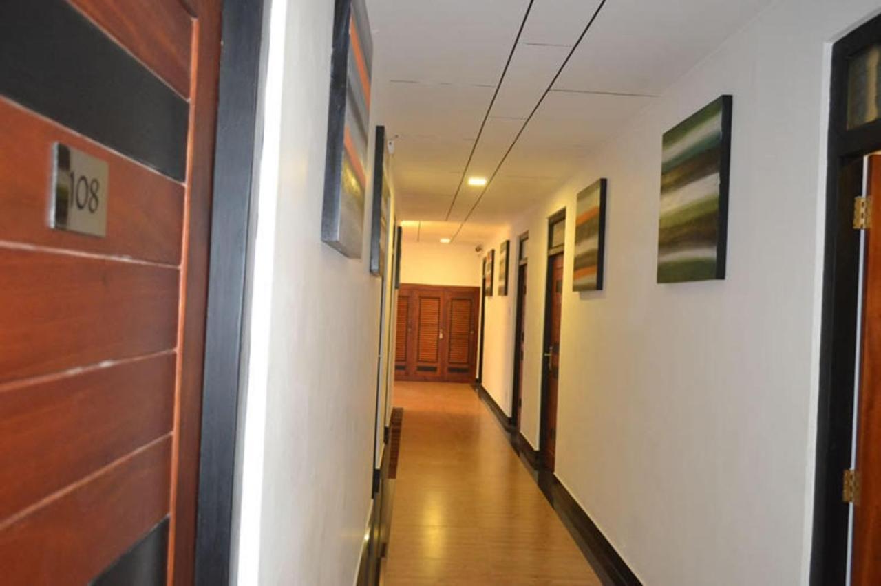 Star Beach Guest House Negombo Esterno foto