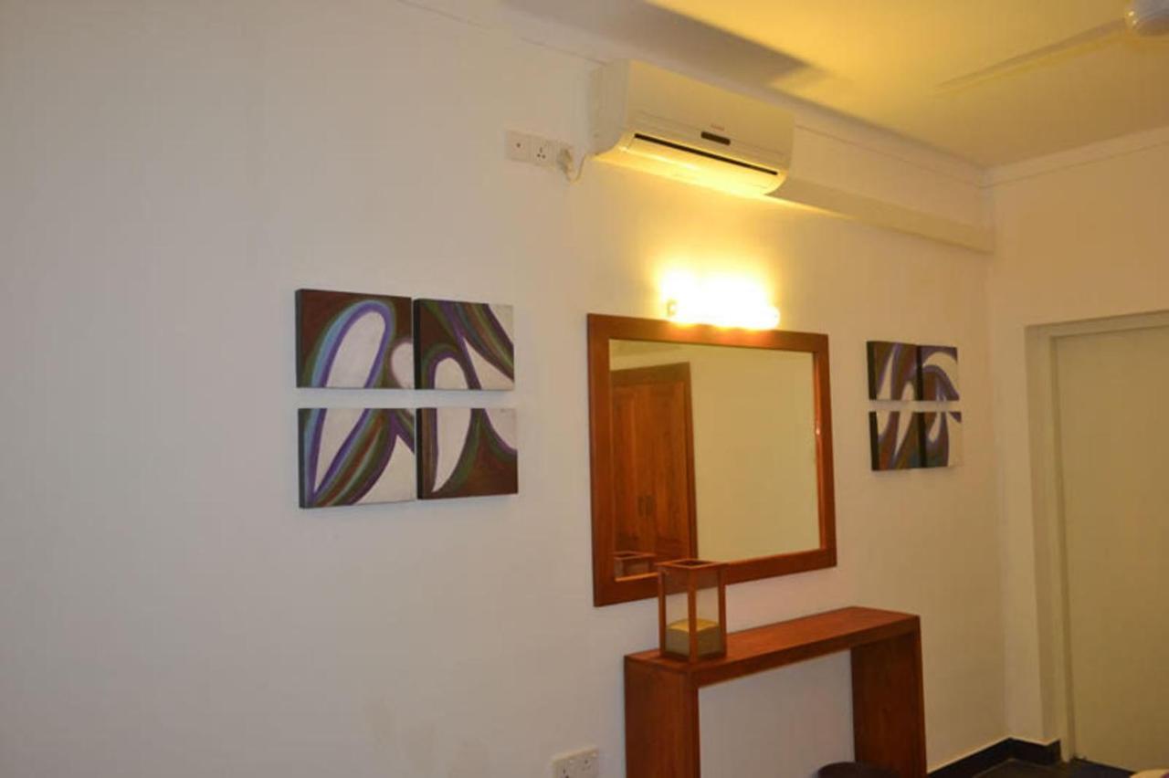 Star Beach Guest House Negombo Esterno foto