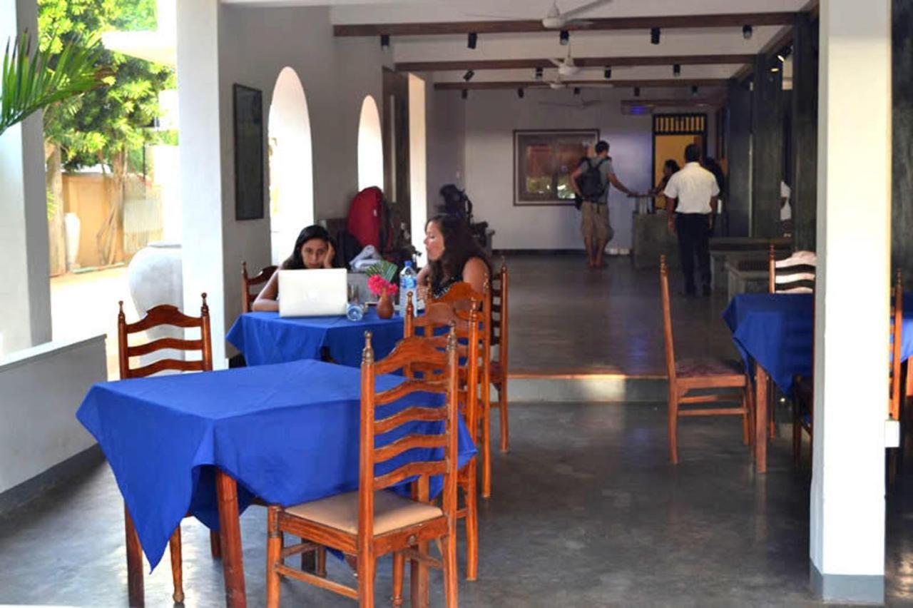 Star Beach Guest House Negombo Esterno foto