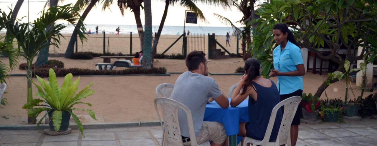 Star Beach Guest House Negombo Esterno foto