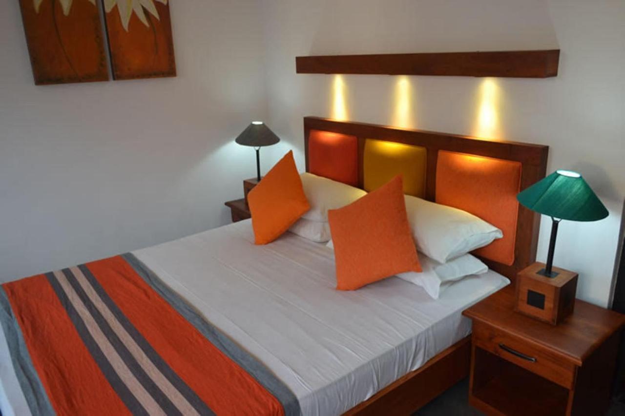 Star Beach Guest House Negombo Esterno foto