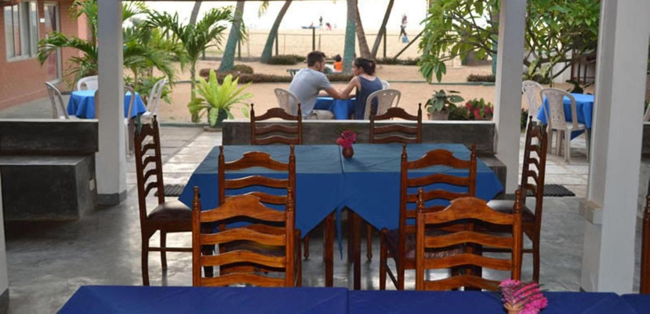 Star Beach Guest House Negombo Esterno foto